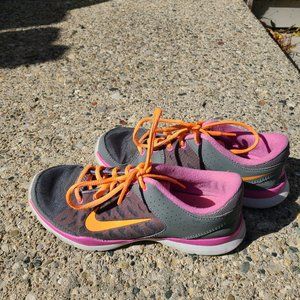 Women's Nike swoosh athletic shoes.  Size 7.5